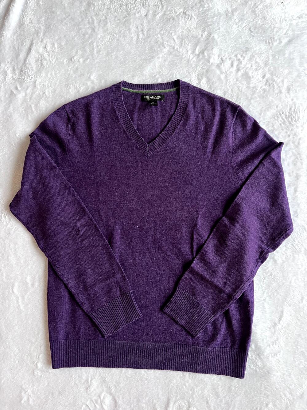 Banana Republic Purple Merino Wool V Neck Sweater Men’s Medium